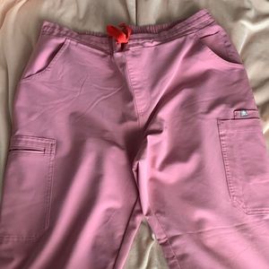 Figs Yola size large petite in chalk pink